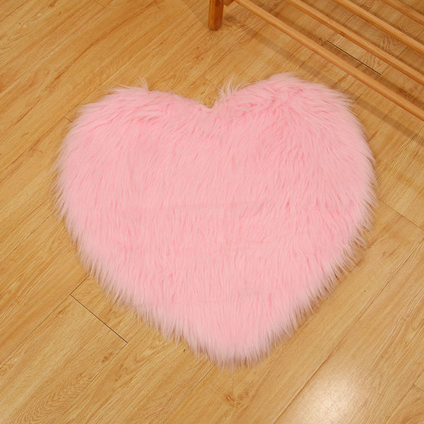 Imagen de ALFOMBRILLA DE PELO DE ANIMAL DE CORAZÓN (ROSA)