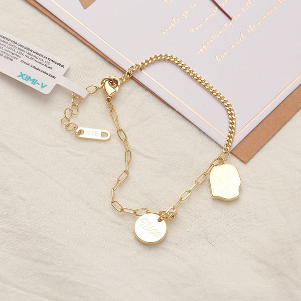 Imagen de ELEGANTE PULSERA COLGANTE REDONDA CON SONRISA